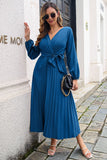 Vestido casual azul cuello en V con faja