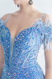 Cold Shoulder Selentejuelas Corsé Azul Vestido de Graduación con Plumas