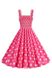 Lunares rosas Una línea de vestido de la década de 1950