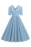 Vestido negro con cuello en V con cuello en V de la década de 1950