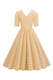 Vestido negro con cuello en V con cuello en V de la década de 1950
