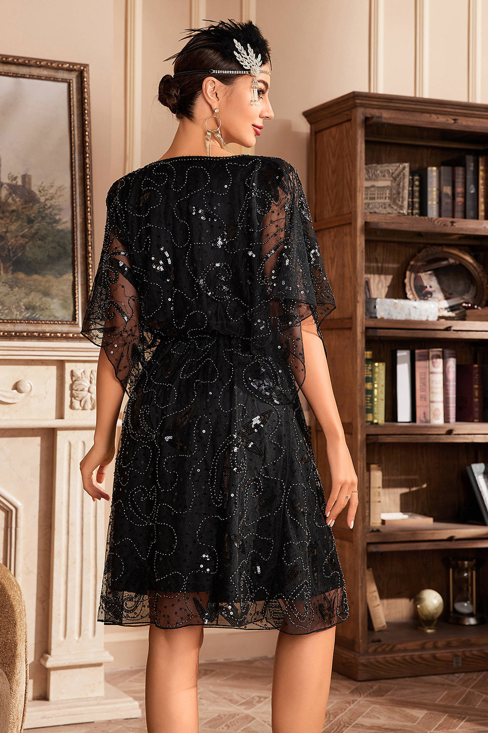 Vestido de lentejuelas champán con mangas de murciélago de la década de 1920
