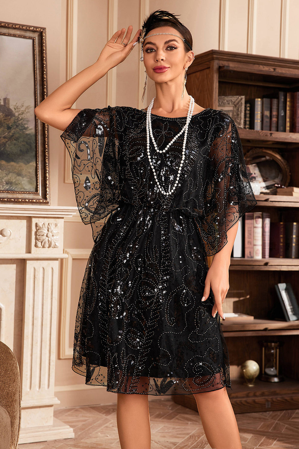 Vestido de lentejuelas negras con mangas de murciélago de la década de 1920