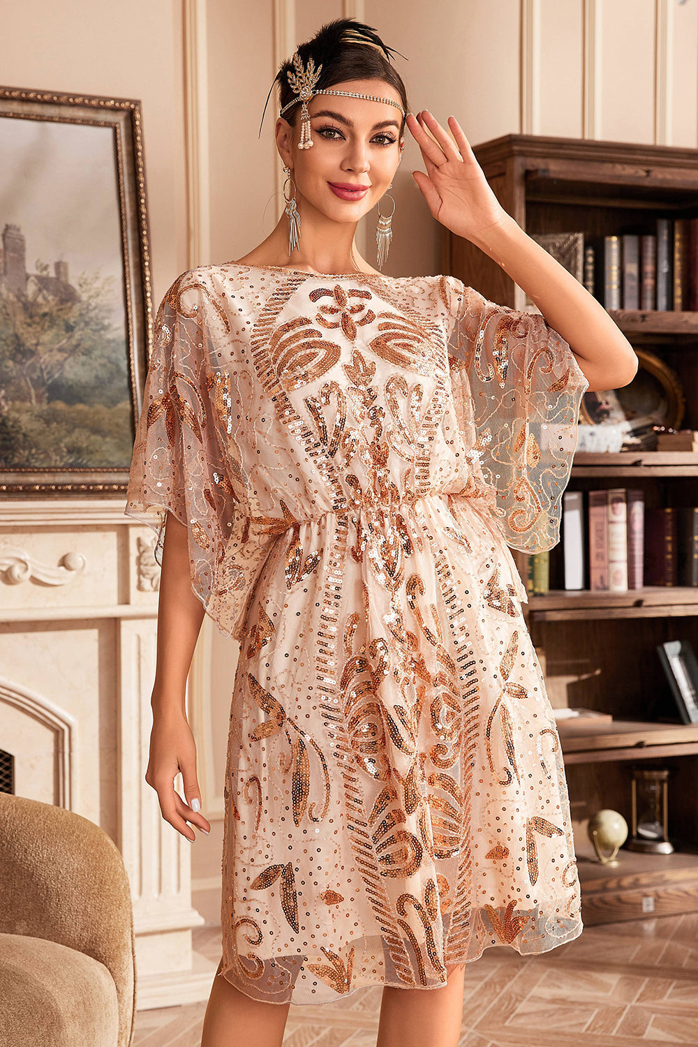 Vestido de lentejuelas champán con mangas de murciélago de la década de 1920