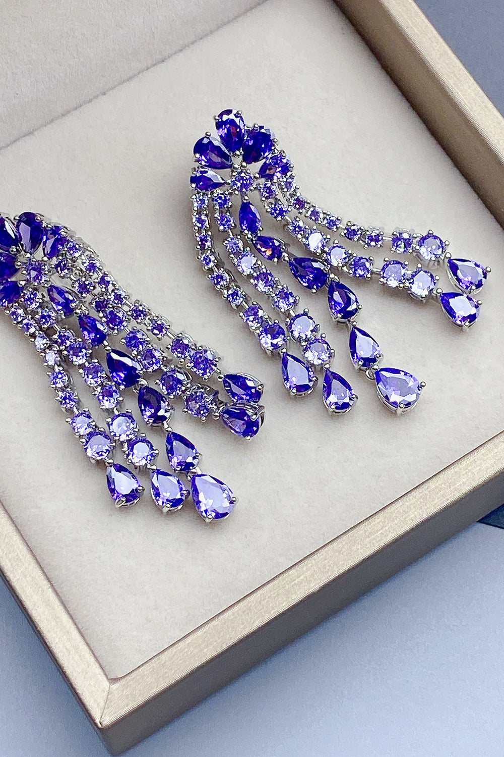 Pendientes colgantes de diamantes de imitación brillantes verdes para mujer