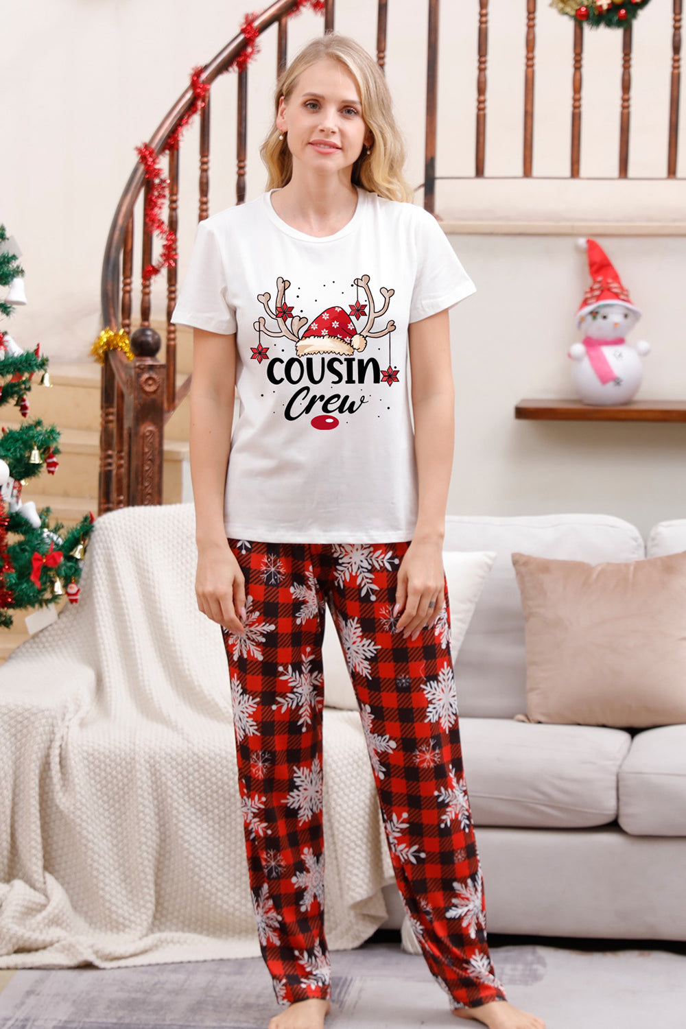 Pijama navideño a juego familiar con cuadros rojos