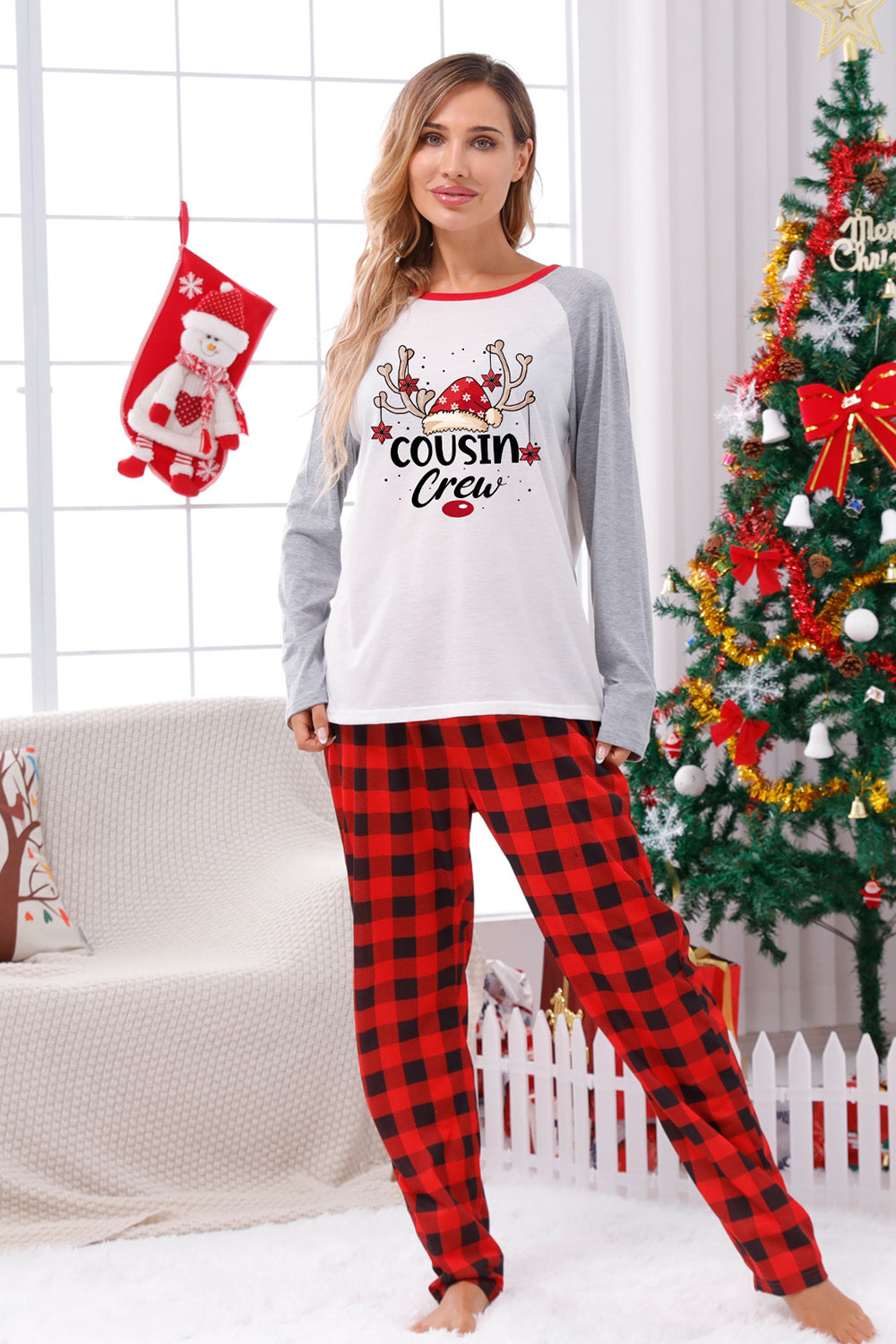 Pijama a cuadros navideños a juego con estampado familiar