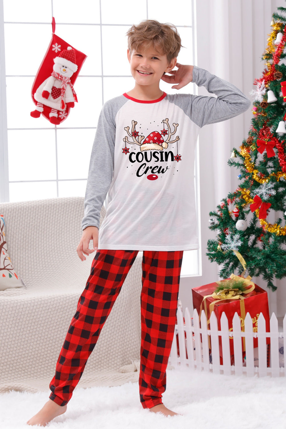 Pijama a cuadros navideños a juego con estampado familiar