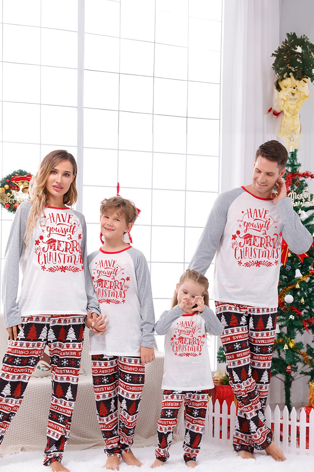 Pijama navideño familiar a juego con estampado gris de manga larga