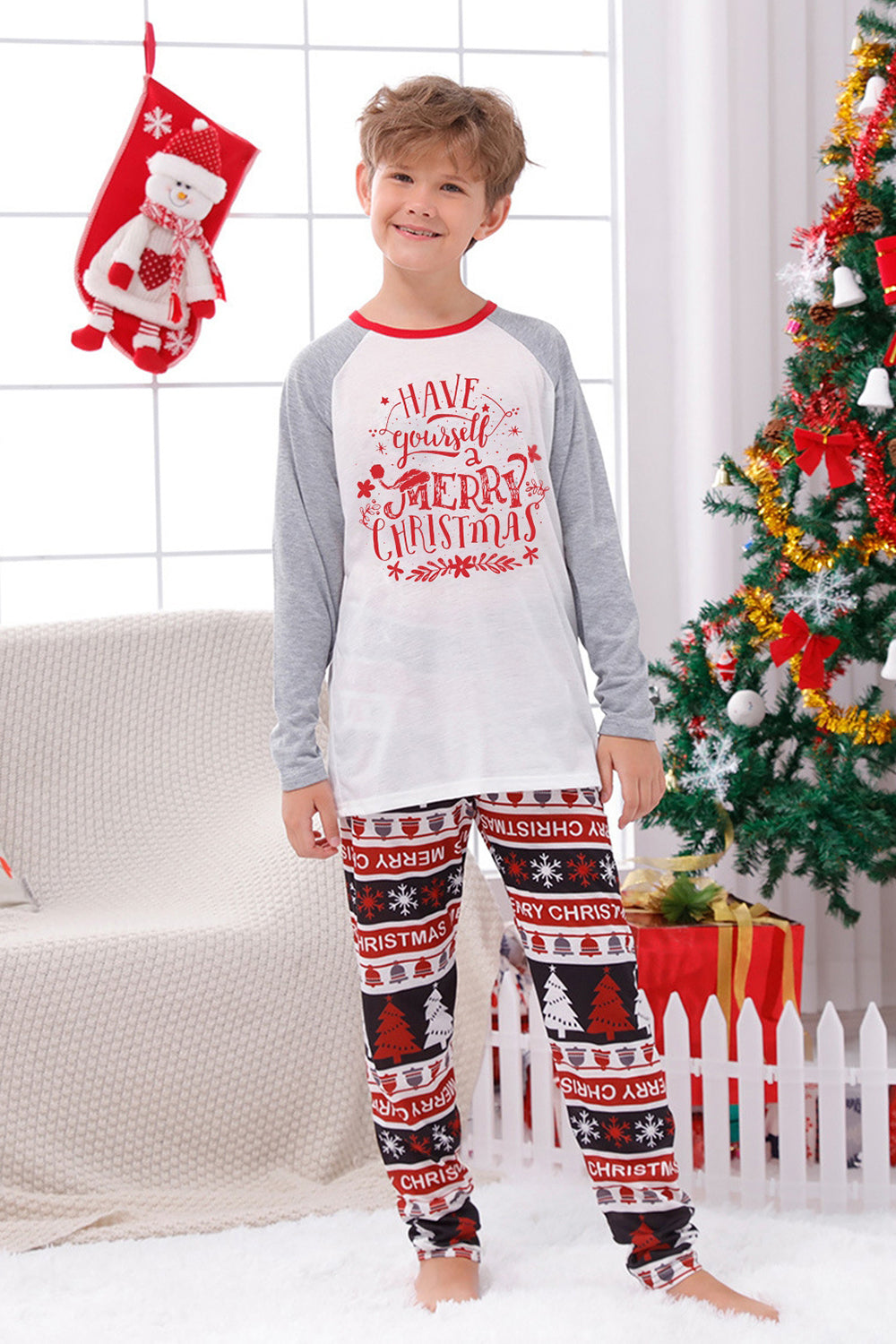 Pijama navideño familiar a juego con estampado gris de manga larga