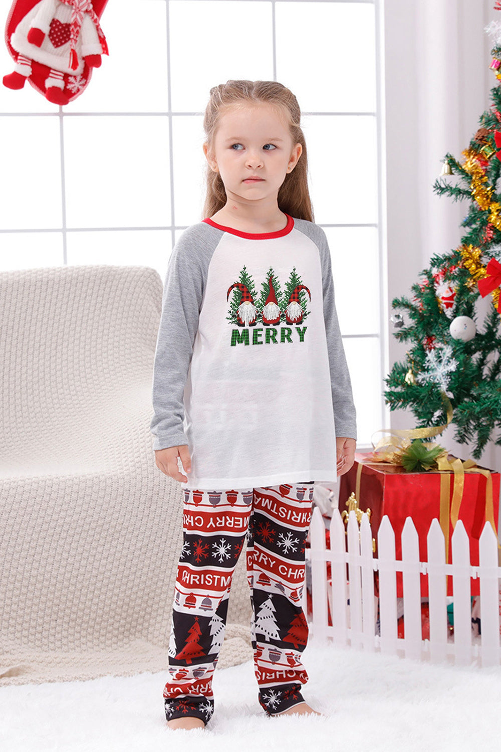 Pijama navideño familiar a juego con estampado gris de manga larga