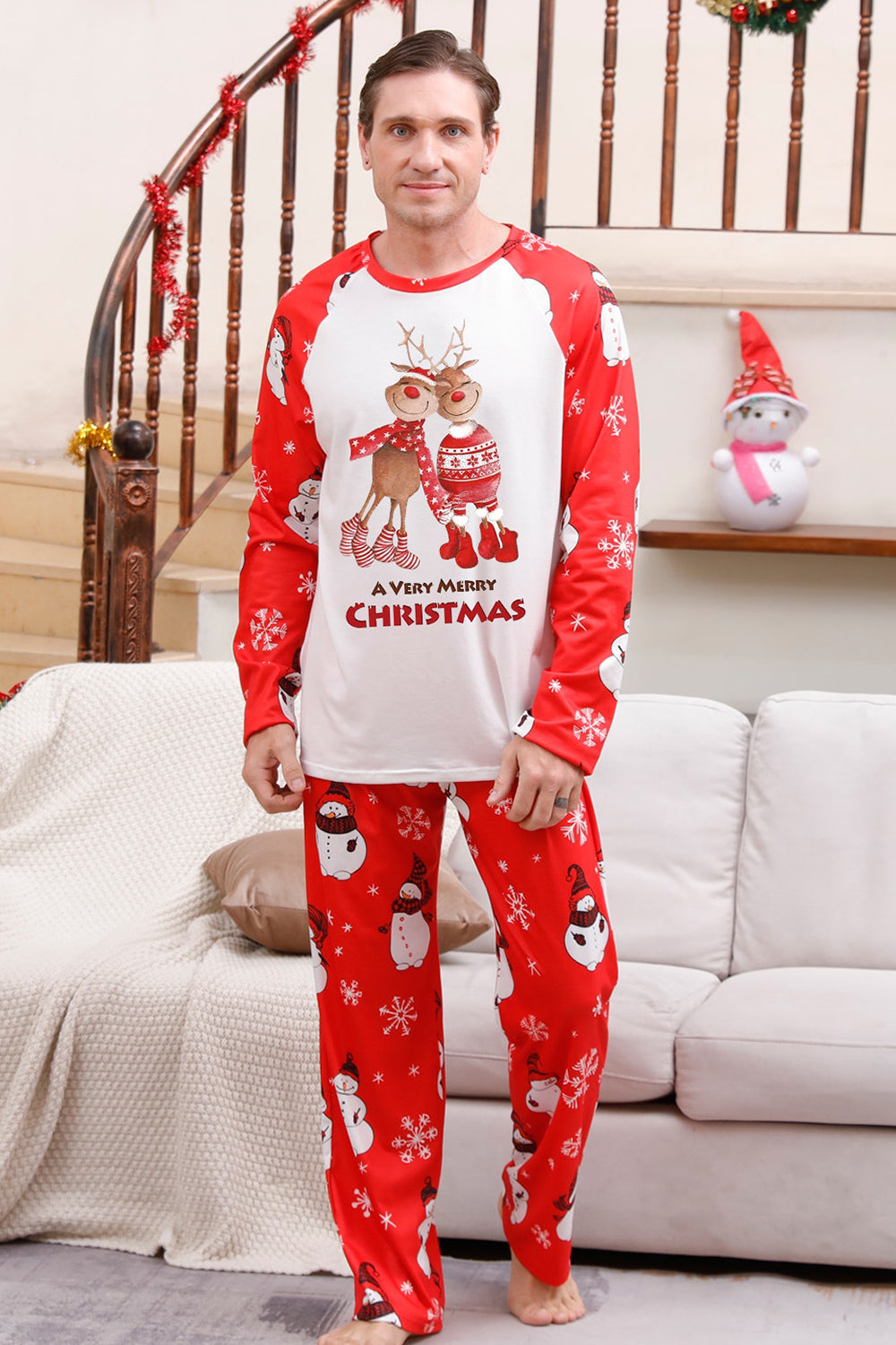Pijama familiar a juego navideño rojo con estampado de muñeco de nieve