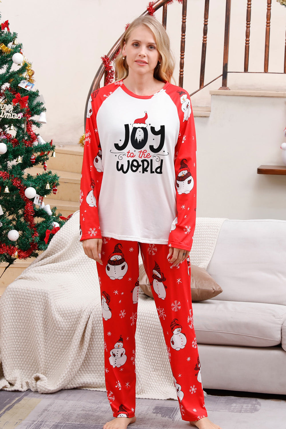 Pijama familiar a juego navideño rojo con estampado de muñeco de nieve