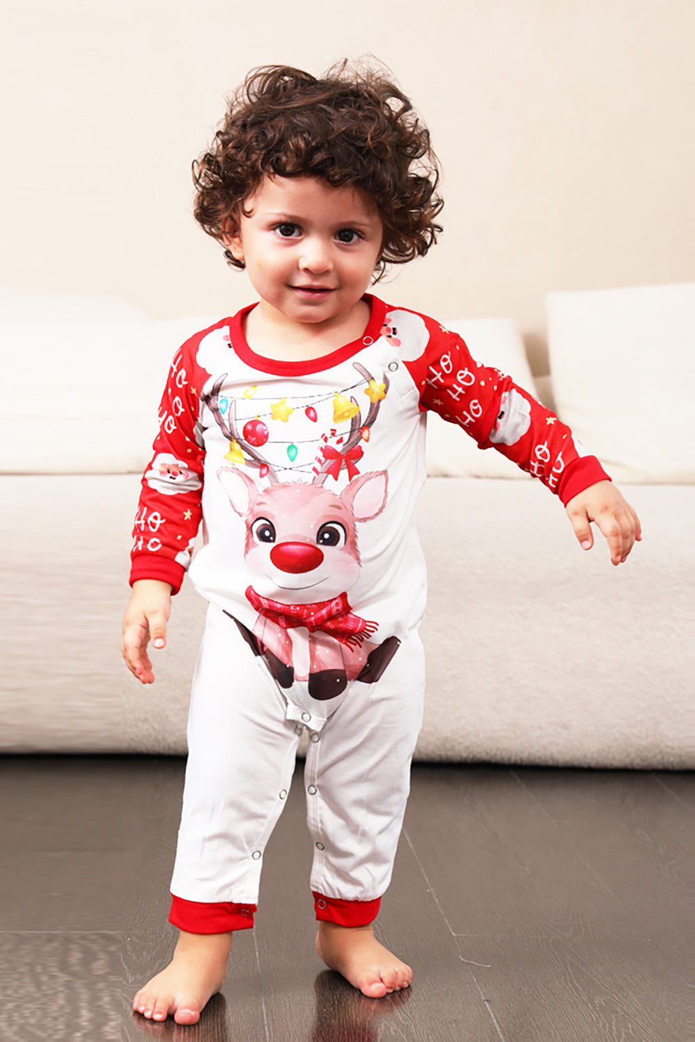 Pijama navideño familiar con estampado de ciervo rojo
