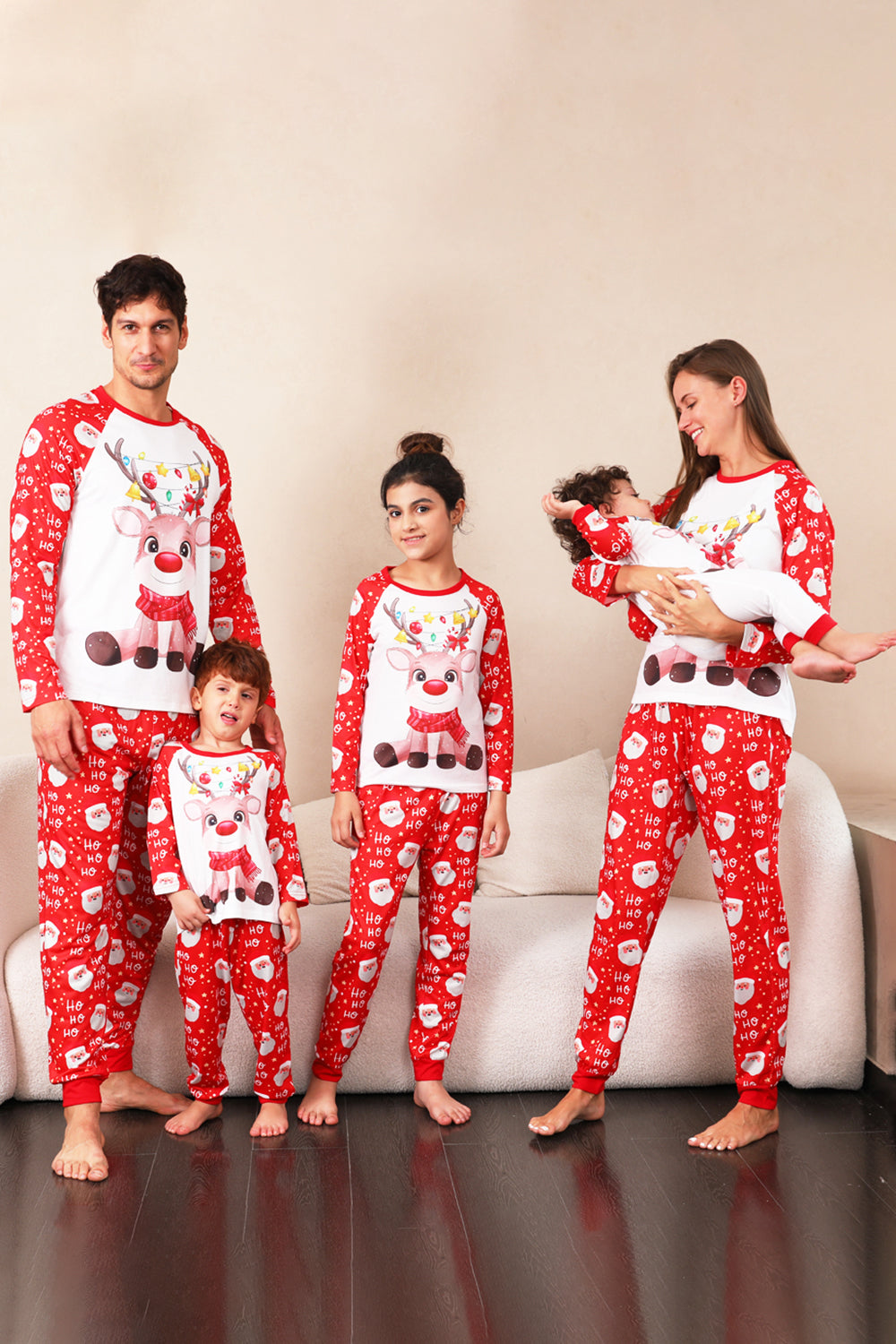Pijama navideño familiar con estampado de ciervo rojo