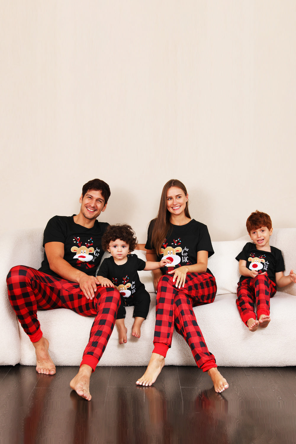 Conjunto de pijama a juego de la familia de la familia a cuadros rojos con mangas cortas