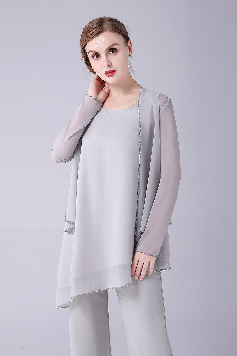 El mono / traje pantalón separa el vestido de gasa hasta el tobillo hasta el tobillo de la madre de la novia