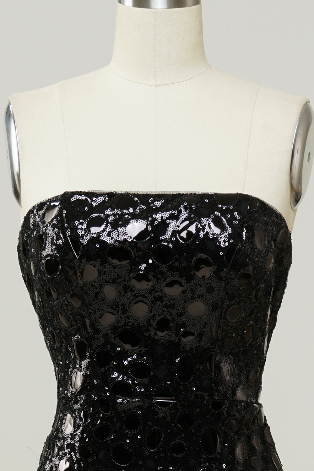 Vestido de lentejuelas negro sin tirantes sirena