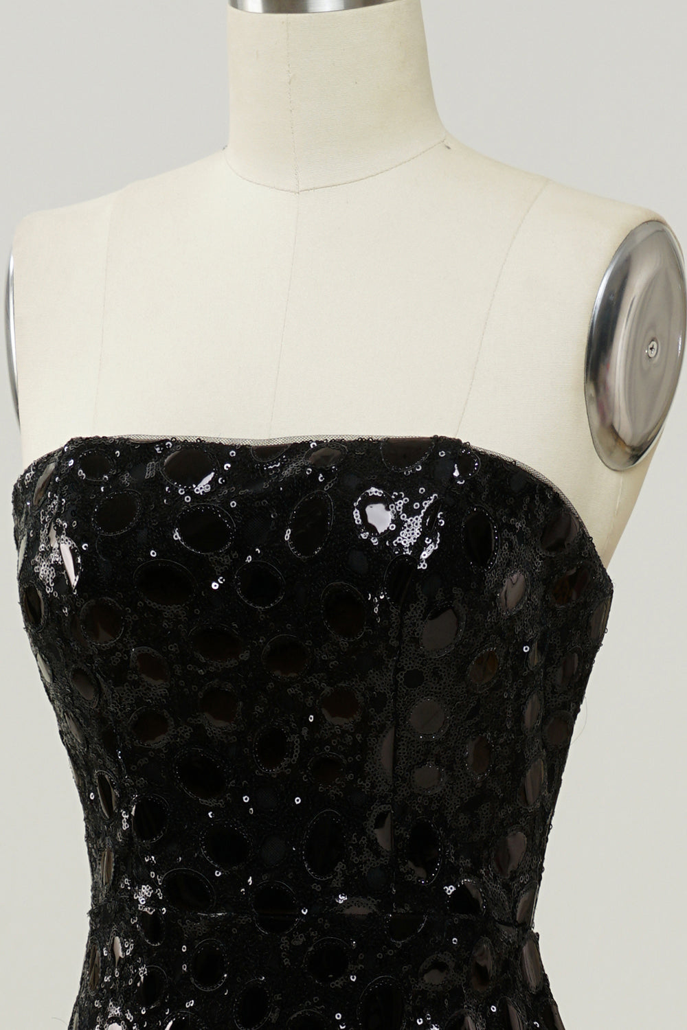 Vestido de lentejuelas negro sin tirantes sirena