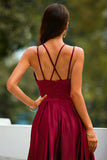 Vestido largo de satén burdeos