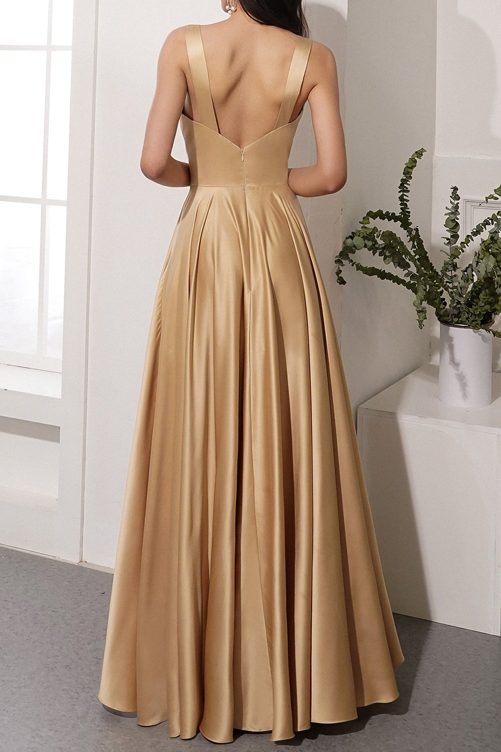 Vestido largo satinado dorado
