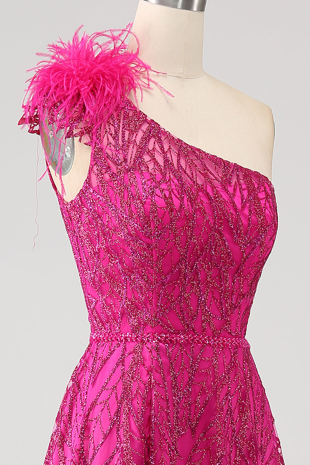 Vestido de fiesta largo de lentejuelas de plumas de un hombro fucsia con abertura