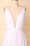 Vestido con cuello en V profundo