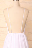 Vestido con cuello en V profundo