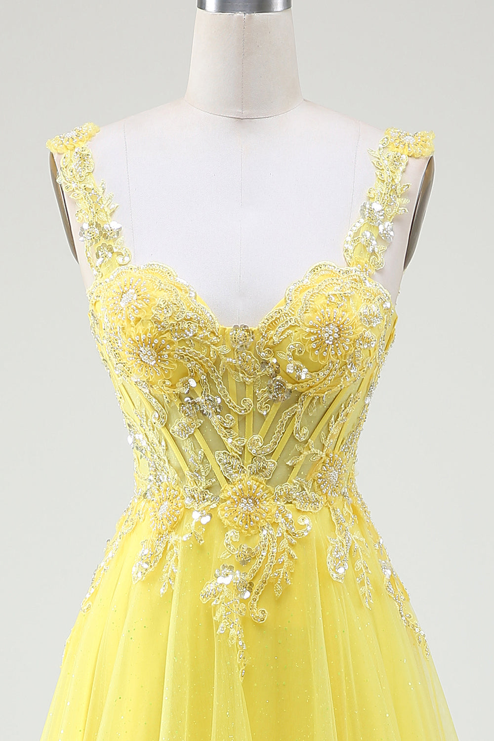 Vestido de fiesta corsé amarillo con cuentas de tul con abertura