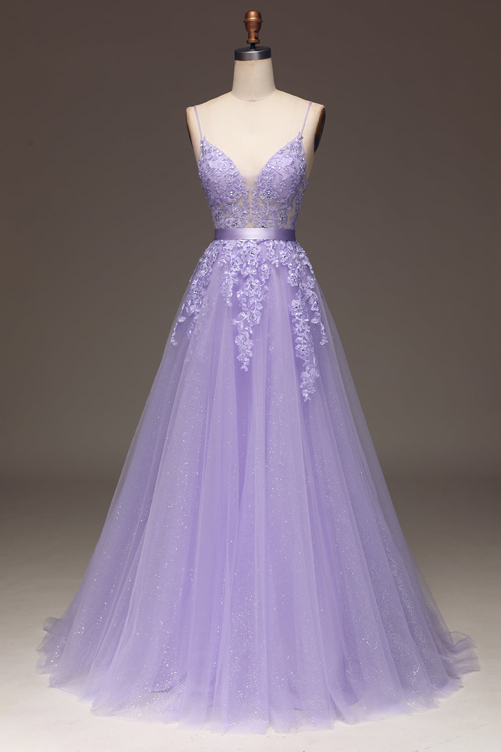 Vestido de fiesta de tul y cuentas de tirantes finos de línea A púrpura con cuentas y apliques