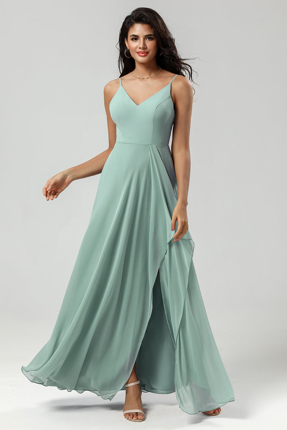 Correas de espagueti verde Vestido de dama de honor largo con volantes