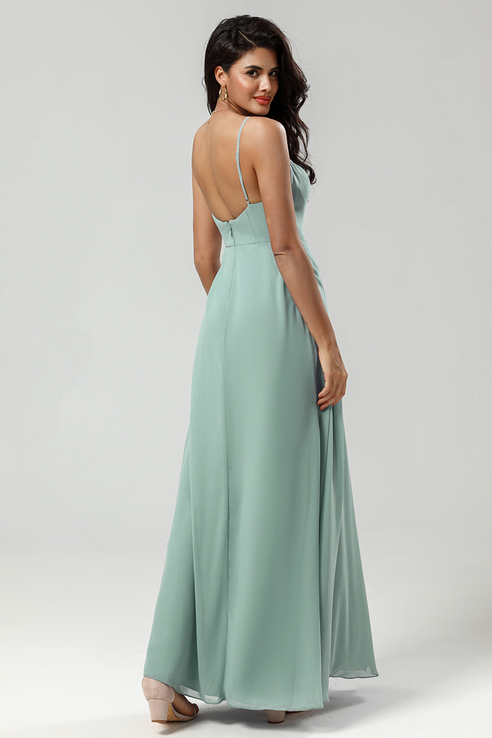 Correas de espagueti verde Vestido de dama de honor largo con volantes