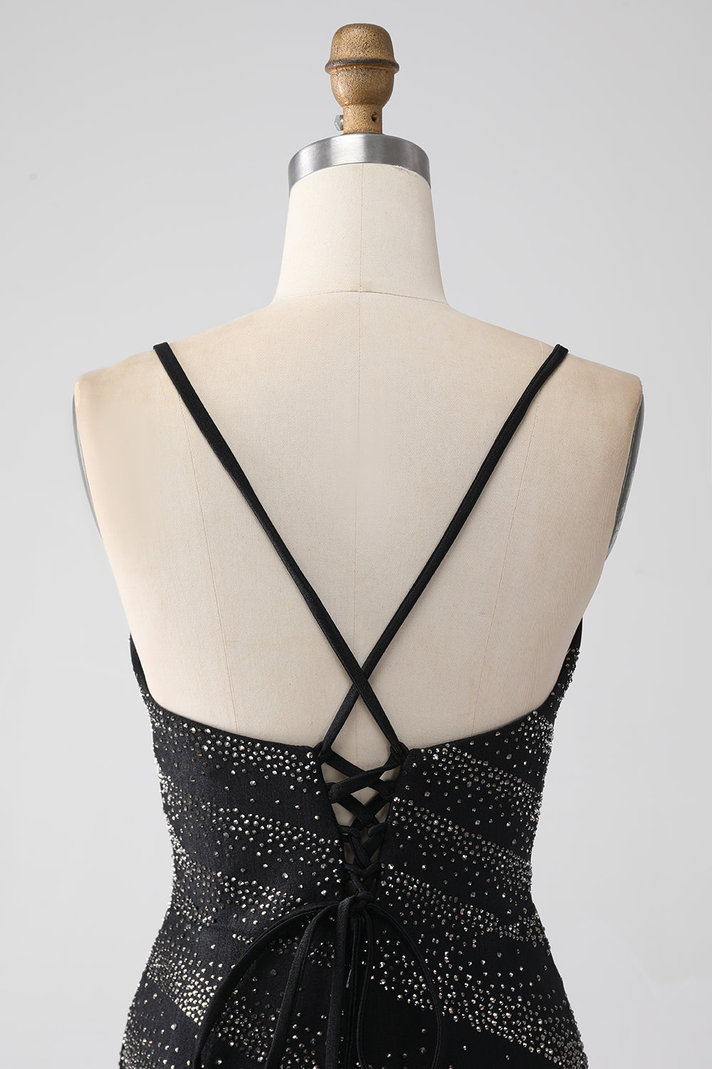 Vestido de fiesta negro con cuentas de sirena con abertura