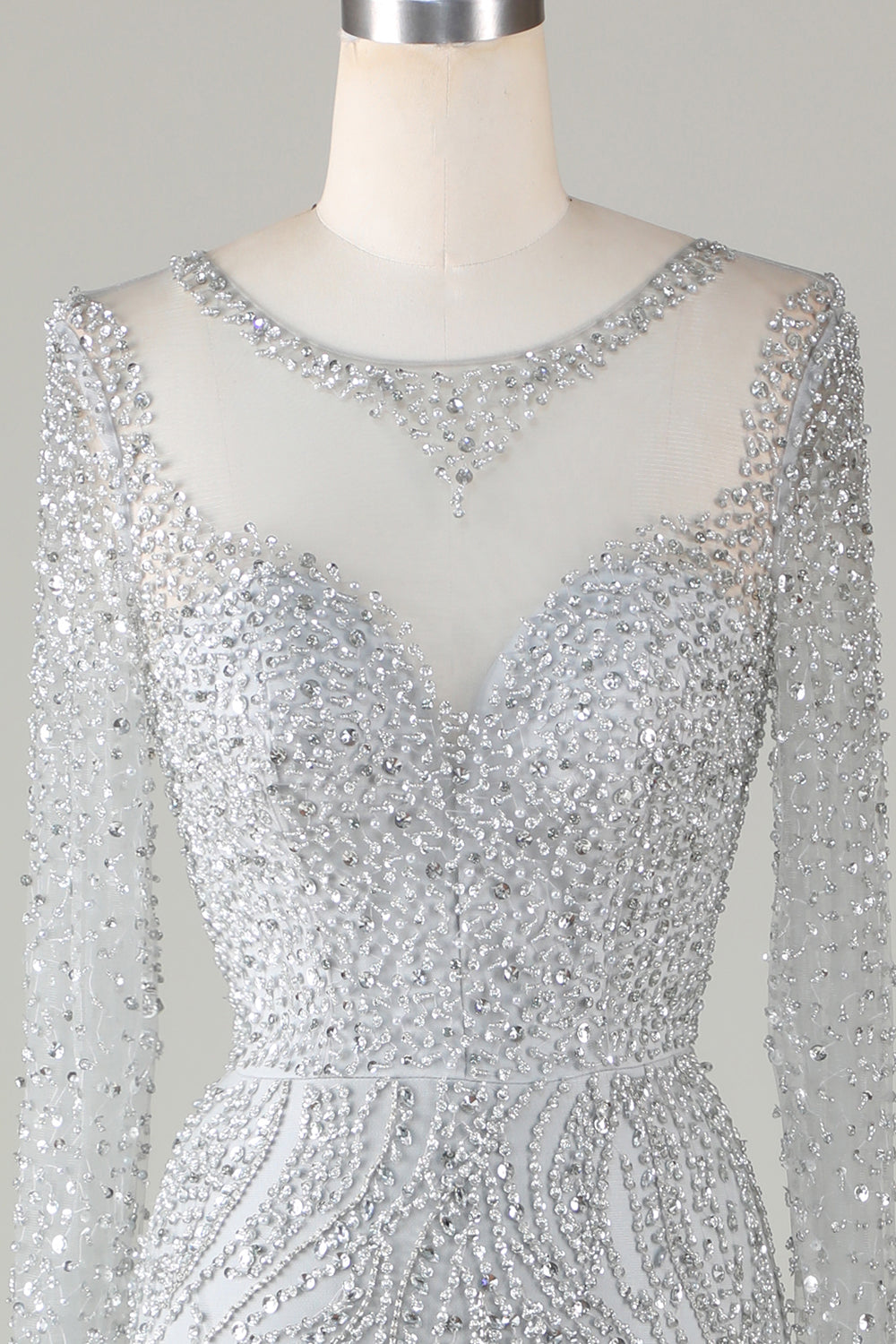 Precioso vestido de fiesta de sirena con cuentas gris brillante
