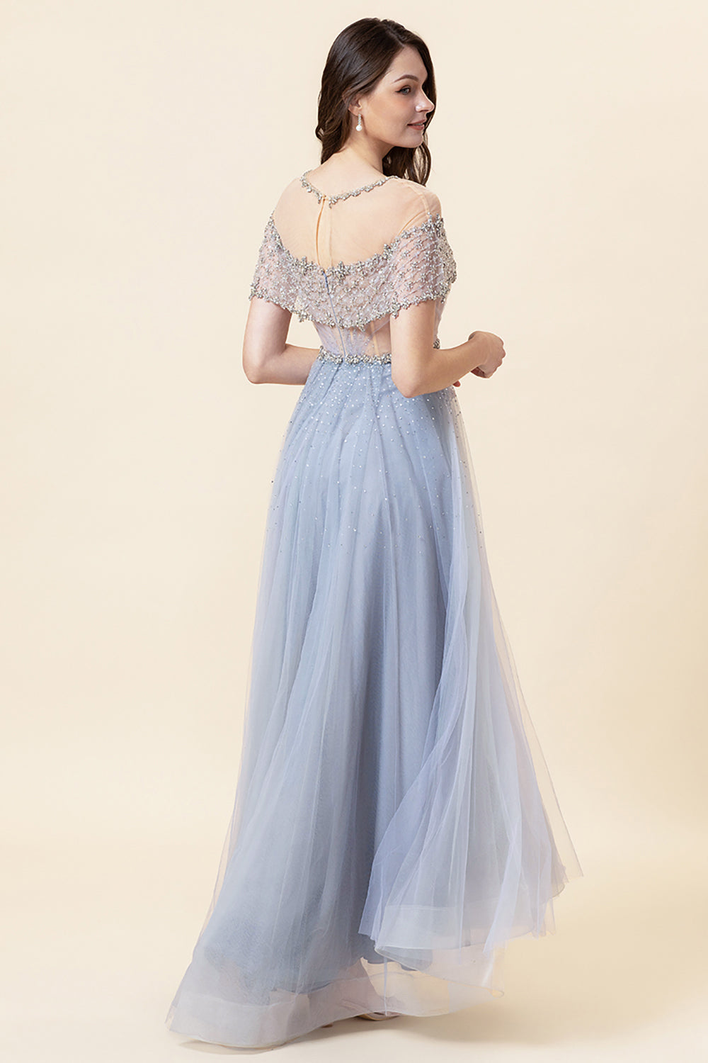 Vestido Gris de Graduación Con Cuentas Tul