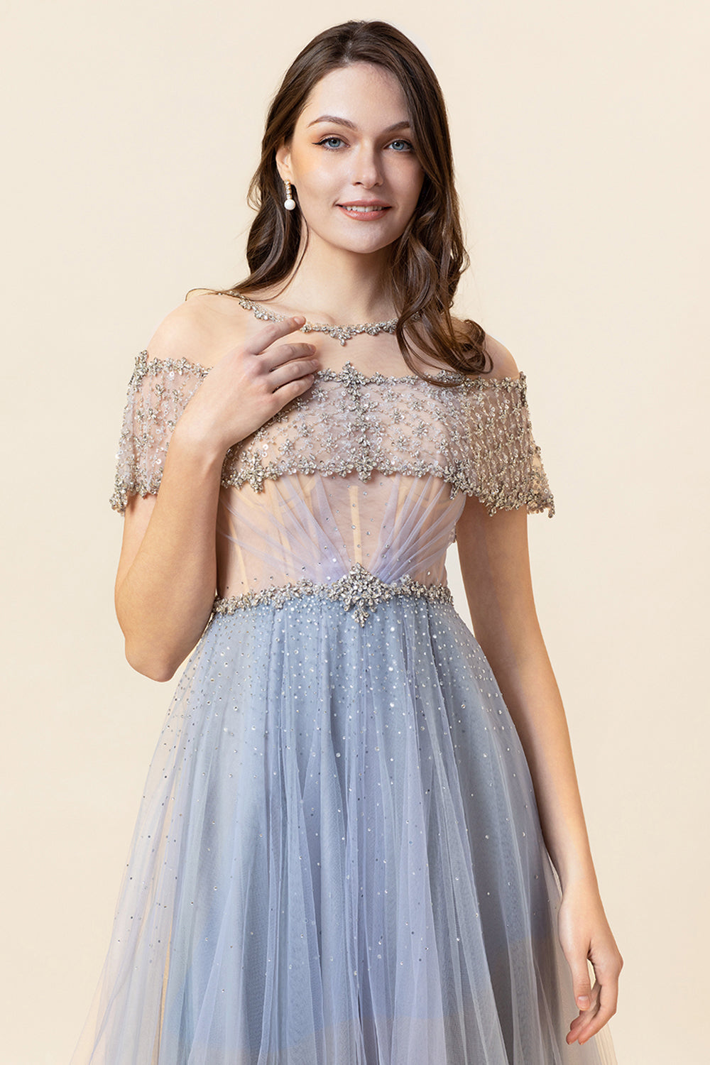 Vestido Gris de Graduación Con Cuentas Tul