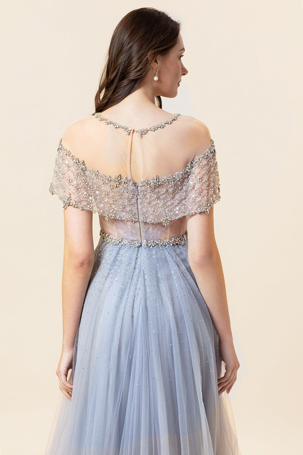 Vestido Gris de Graduación Con Cuentas Tul