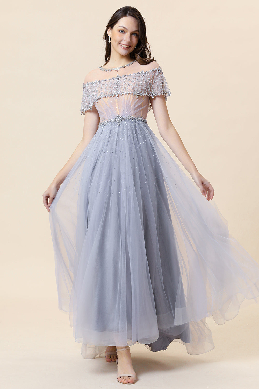 Vestido Gris de Graduación Con Cuentas Tul