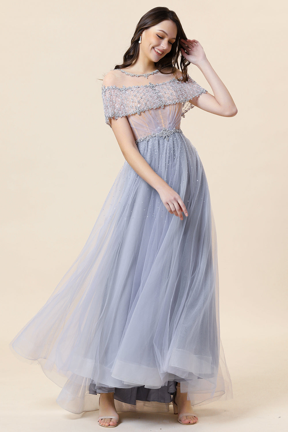 Vestido Gris de Graduación Con Cuentas Tul
