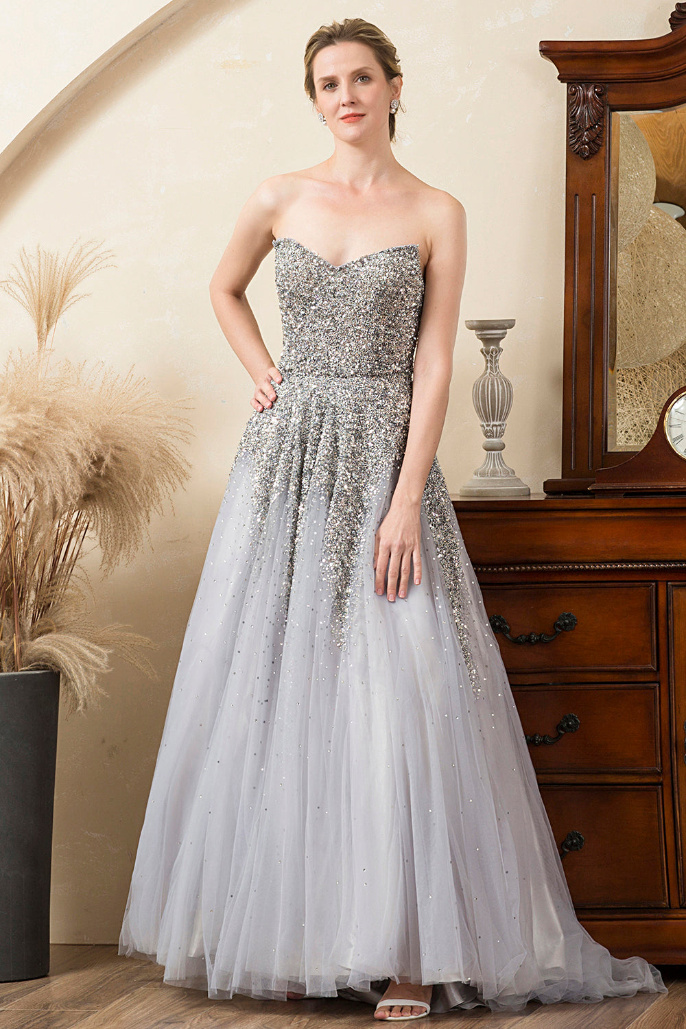 Vestido de Madrina Gris Sin Tirantes