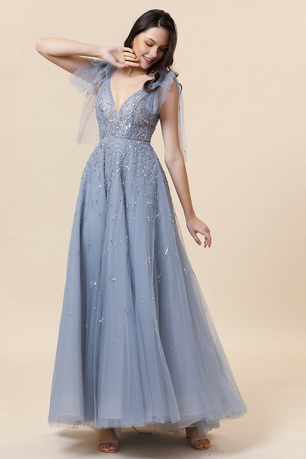 Vestido de Graduación Tul Gris Con Cuentas