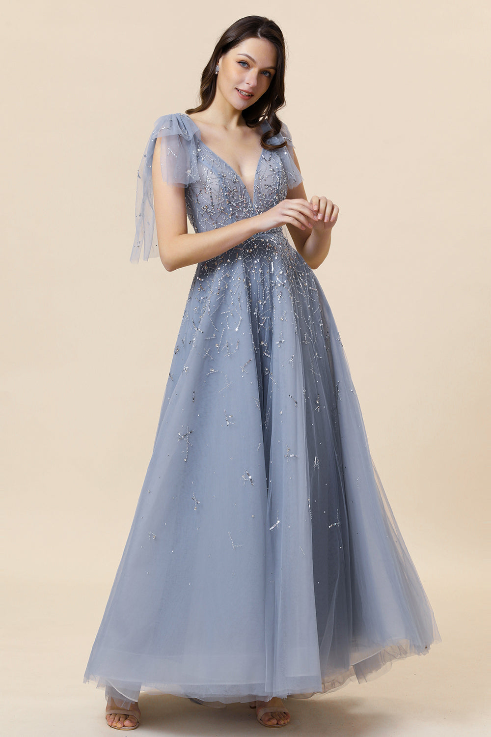 Vestido de Graduación Tul Gris Con Cuentas