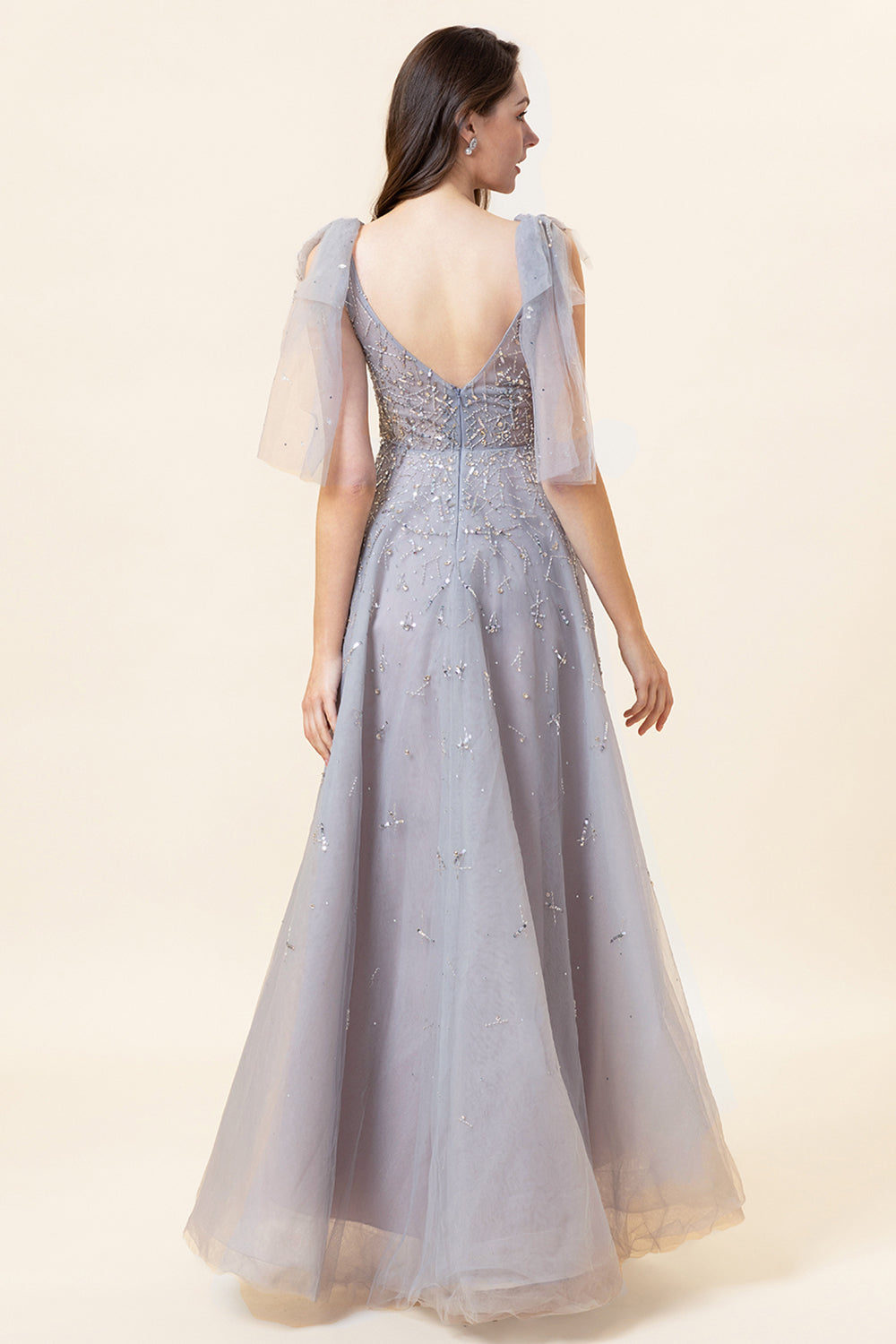 Vestido de Graduación Tul Gris Con Cuentas