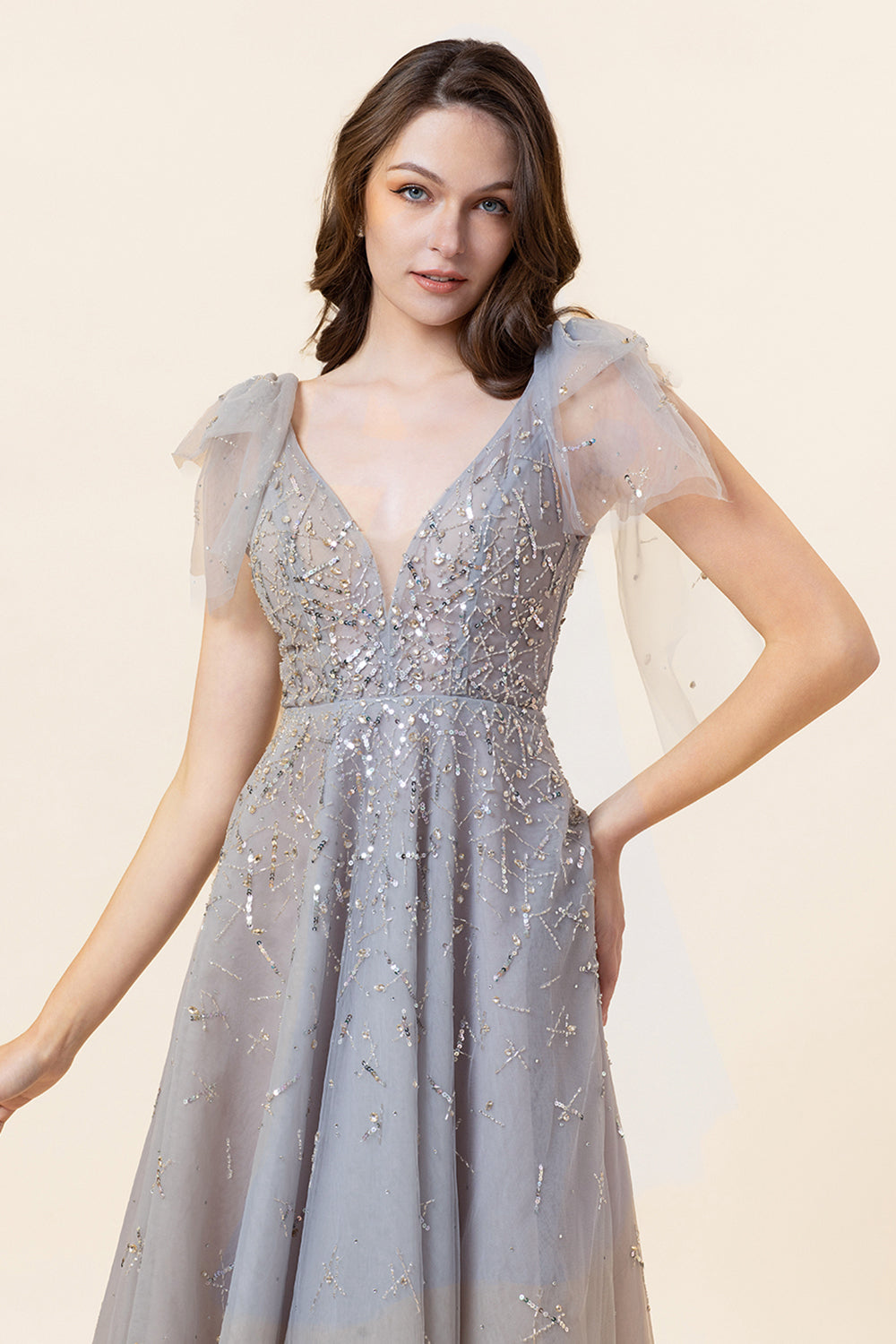 Vestido de Graduación Tul Gris Con Cuentas
