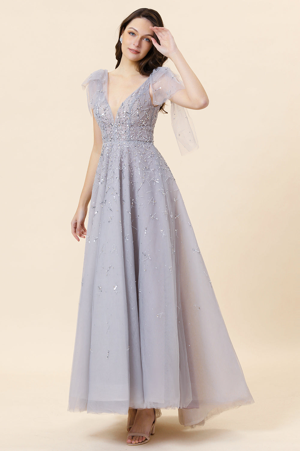 Vestido de Graduación Tul Gris Con Cuentas