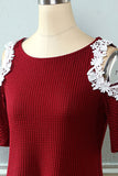 Vestido de punto rojo oscuro fuera del hombro con apliques