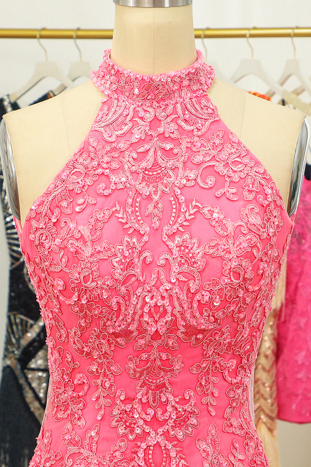 Rosa Sin Espalda Halter Encaje Ajustado Vestido de Graduación