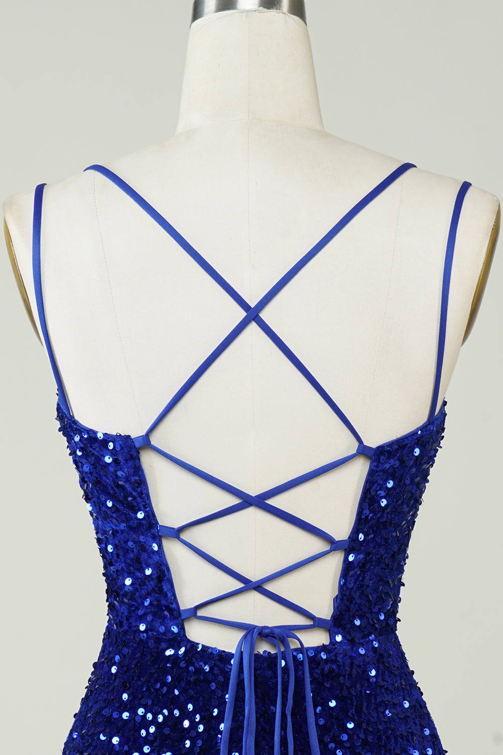 Vaina Royal Blue Sequins Vestido corto de bienvenida con Criss Cross Back
