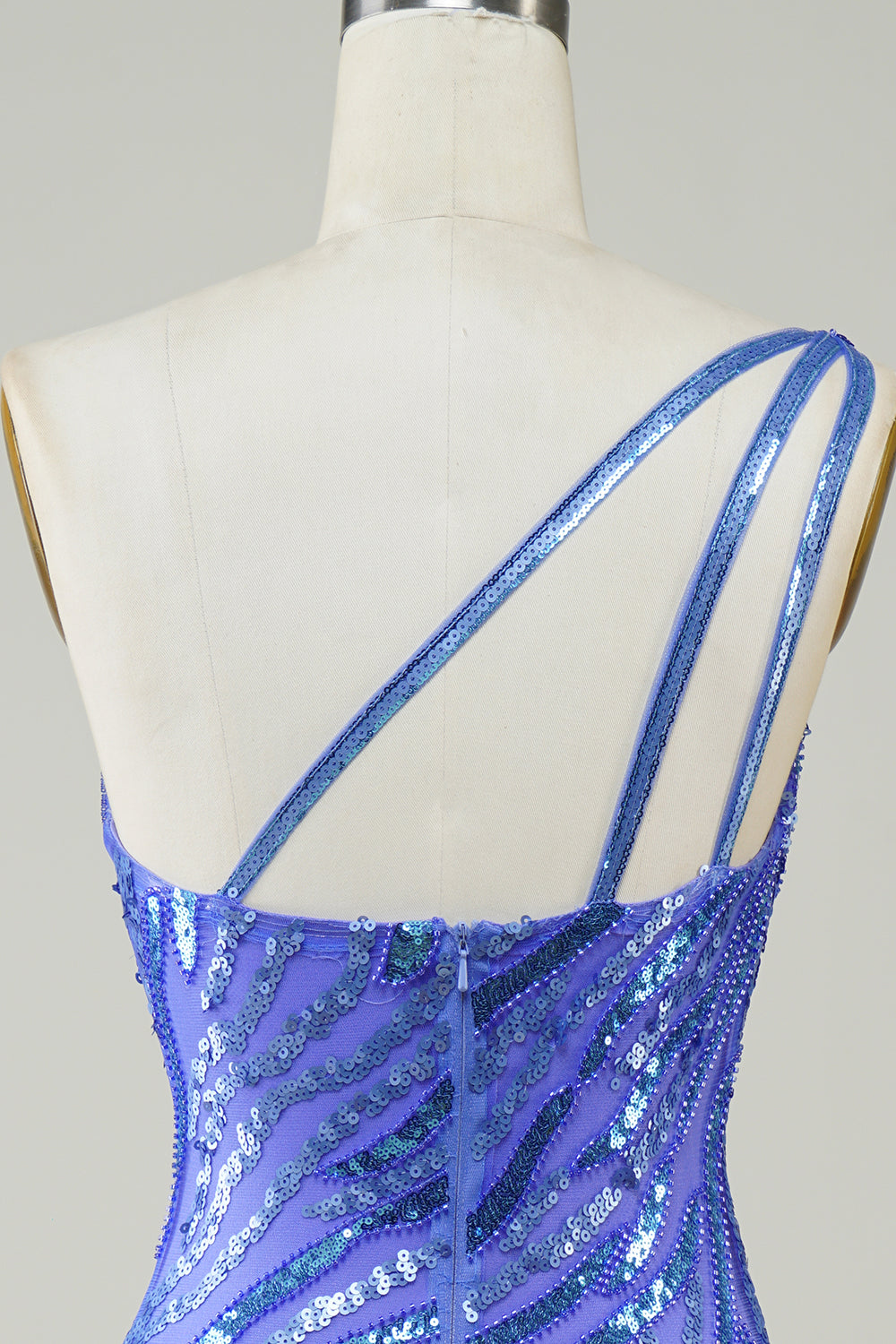 Vaina de un hombro Lentejuelas azules Vestido corto de bienvenida con borla