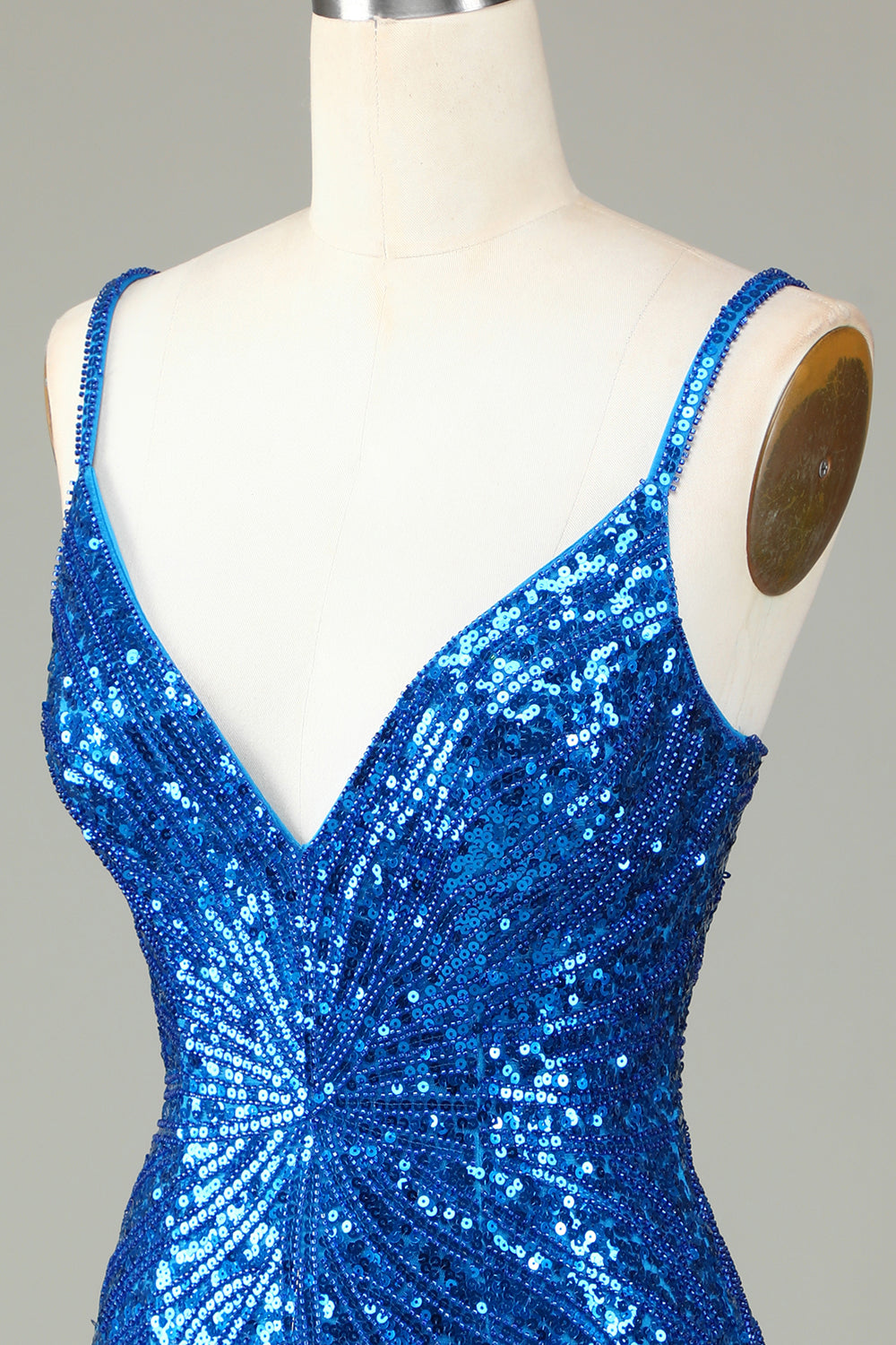Vestido de noche corto con escote en V espalda con cordones y tirantes finos en azul brillante y cuentas